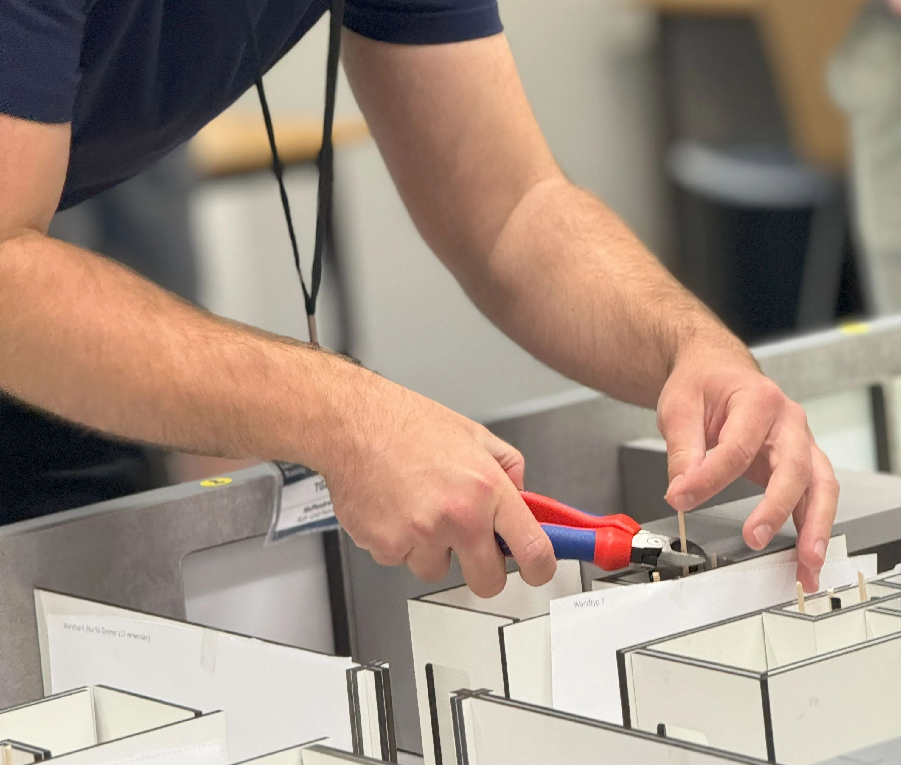 Taktplan an der Wand